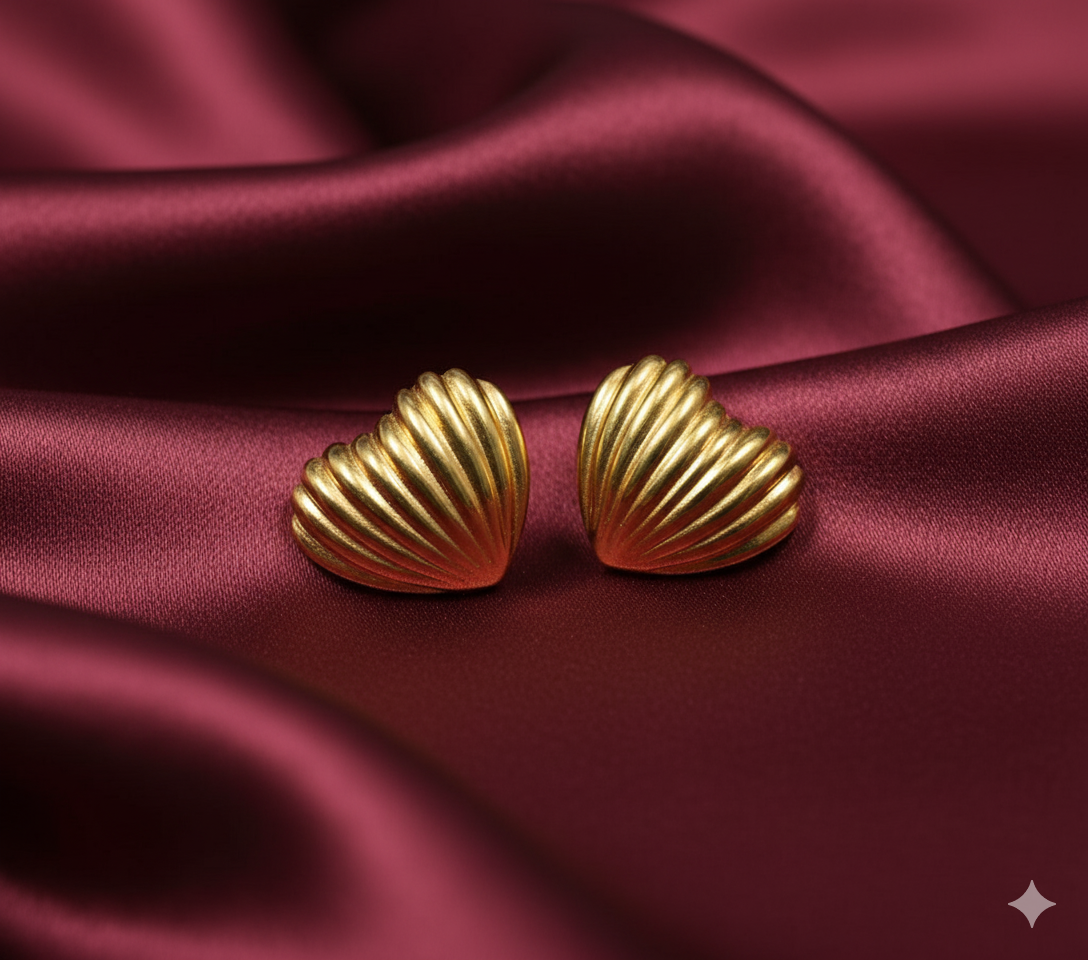 Drizzling Stars-Gilded Seashell Classic Studs