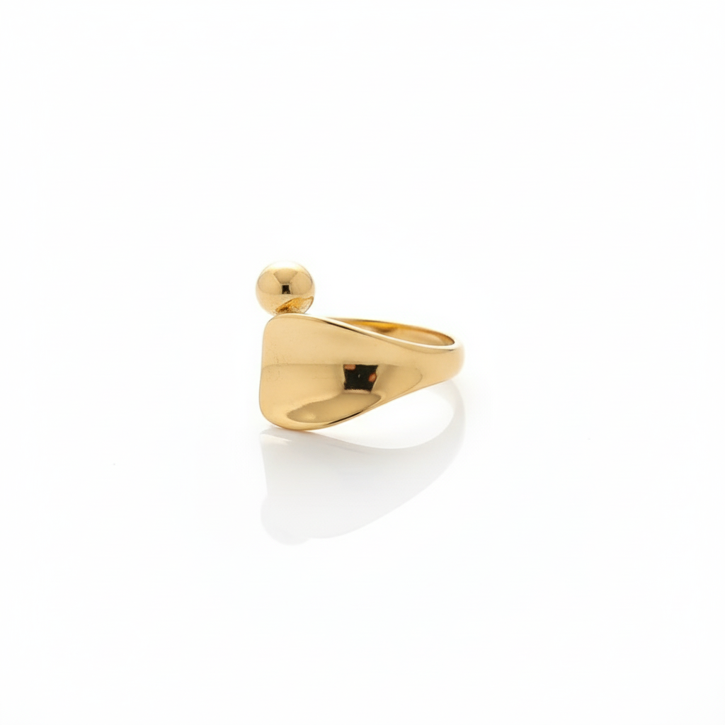Drizzling Stars Golden Wave Sculpt Ring