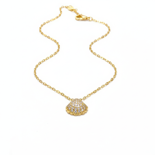 Drizzling StarsThe Golden Pearl Shell Necklace