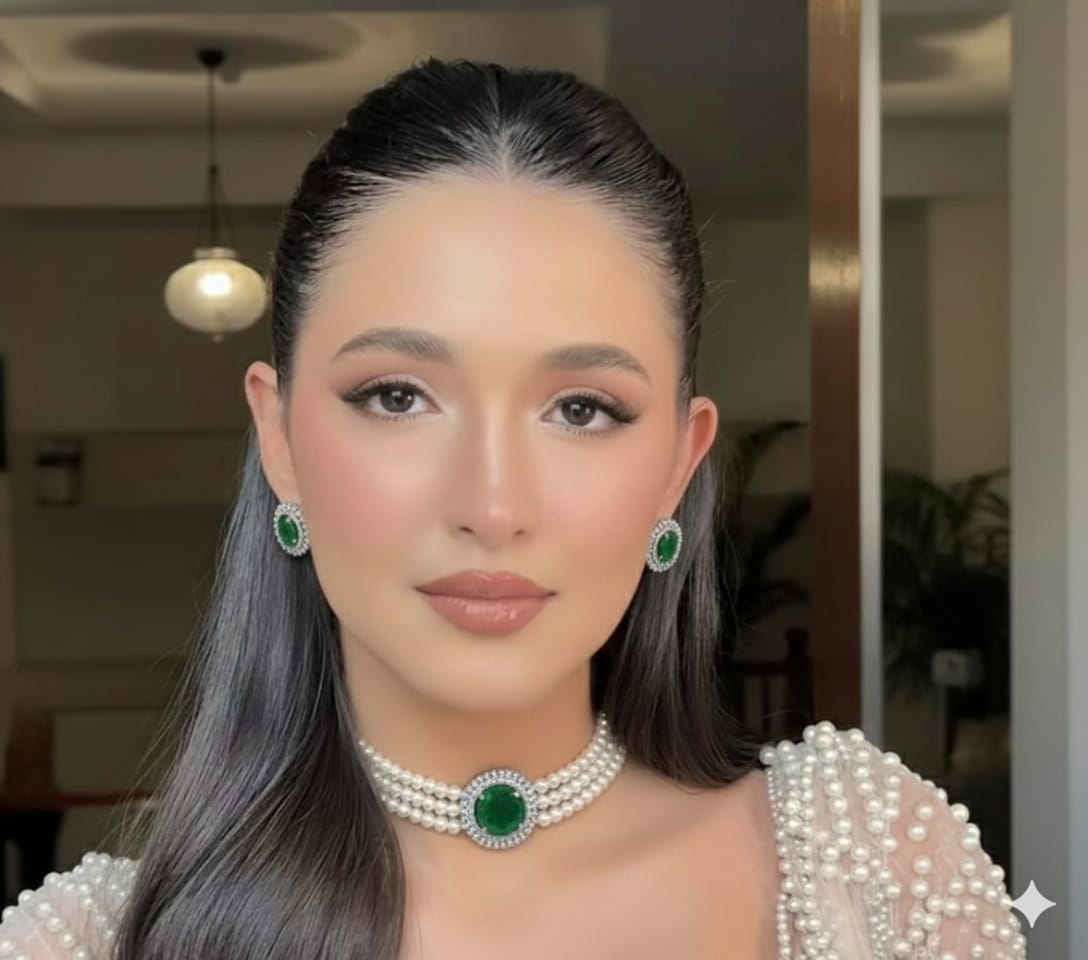 Emerald Glow Pearl Statement Choker